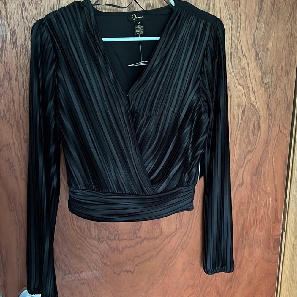 Brand new crop style top
